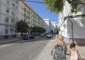 Más de 10.000 bloques siguen siendo cárceles en Sevilla en 2025